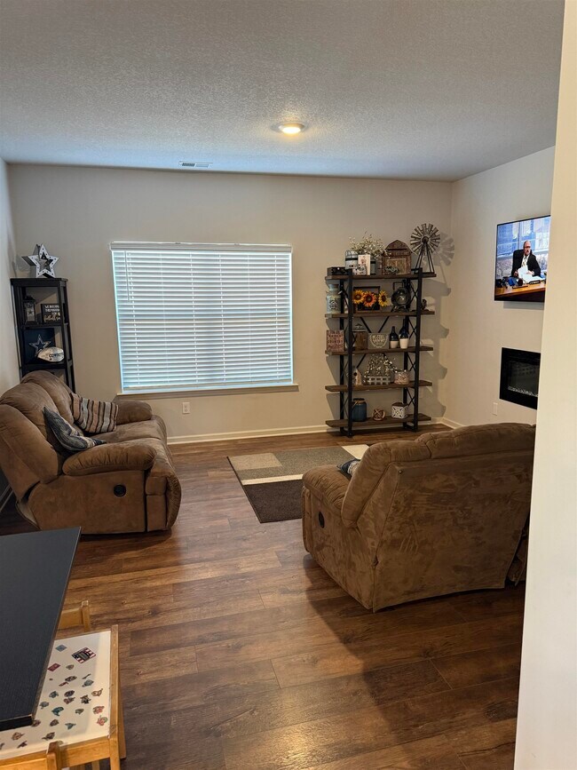 Building Photo - 7968 Hickory Meadow Rd