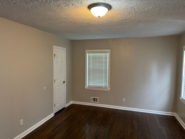 Building Photo - 1307 Lorenzo Dr SW