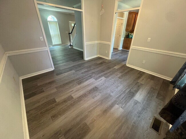 Building Photo - Room in Single Family Home on Daingerfield Dr