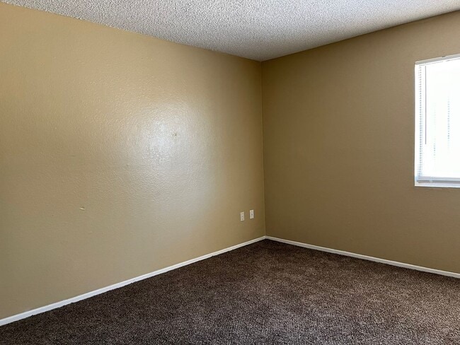 Building Photo - 10443 Cimerron Trail Dr