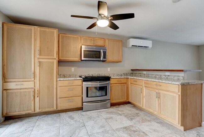 Building Photo - Updated 3 Bedroom, 2 Bath Home with Spacio...