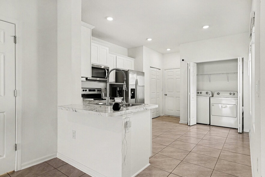 Building Photo - 9067 Gifford Dr