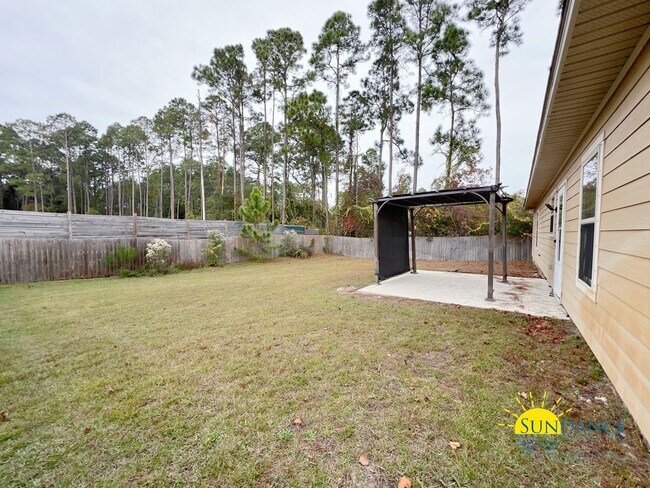 Building Photo - Stunning 4-Bedroom Home in Navarre, Just 3-Miles to Navarre Beach!