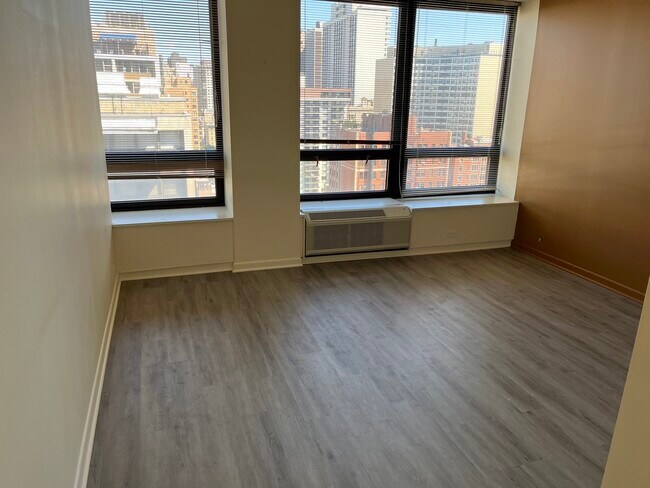 Building Photo - 50 E Bellevue Pl