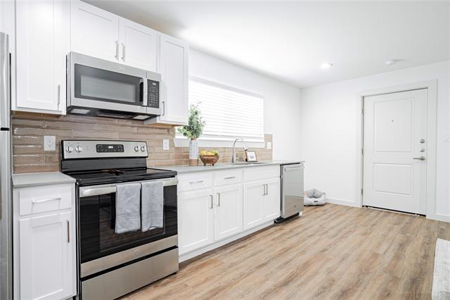 Building Photo - 125 E 8th St