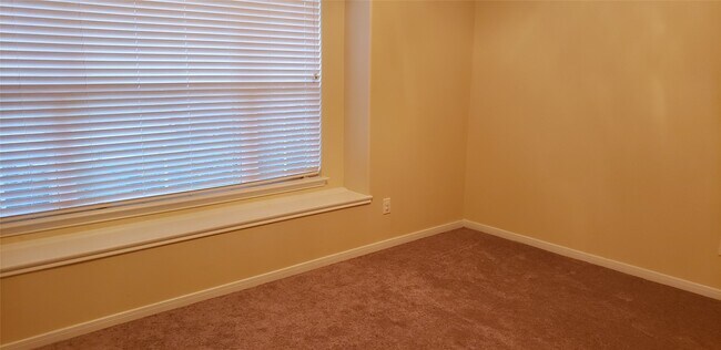 Building Photo - 9923 Yearling Pl