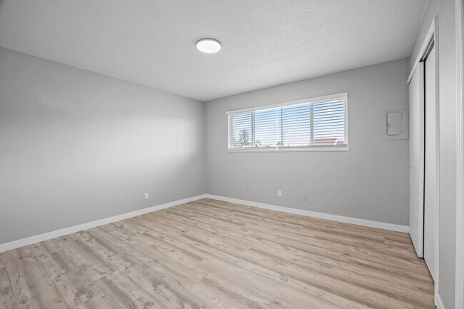 Building Photo - Ground floor remodeled 2 br unit
