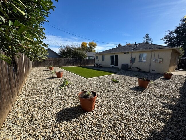 Building Photo - 3 BD/ 1BATH HOUSE LOCATED NEAR DOWNTOWN VA...