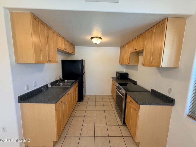 Building Photo - 934 N Campbell Ave