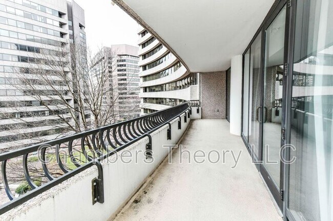 Building Photo - 1200 Crystal Dr