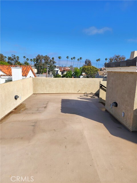 Building Photo - 504 Dahlia Ave
