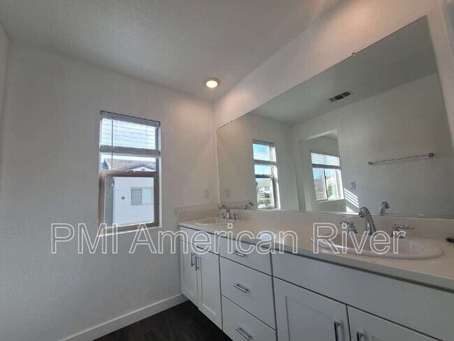 Building Photo - 3007 Mesmerizing Walk