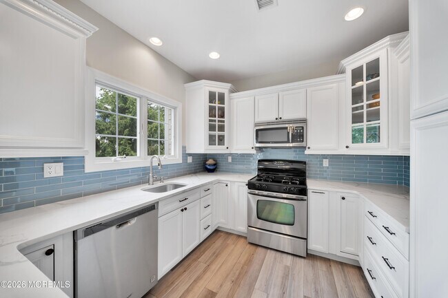 Building Photo - 302 Villa Dr