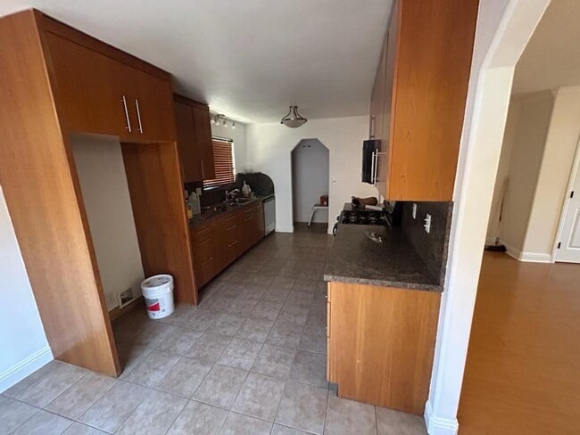 Building Photo - 19141ravenhillroad.is4lease.com