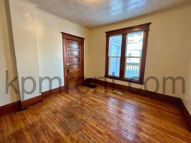 Building Photo - 705 10th St NE