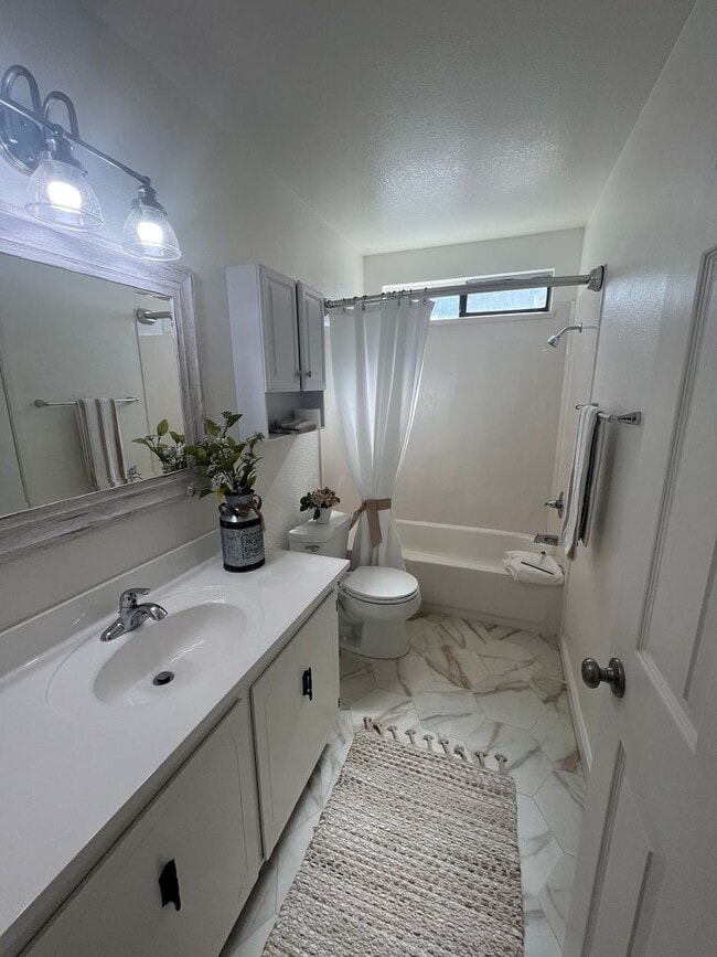 Building Photo - Charming 3/2 Home in Woodland-$500.00 OFF ...