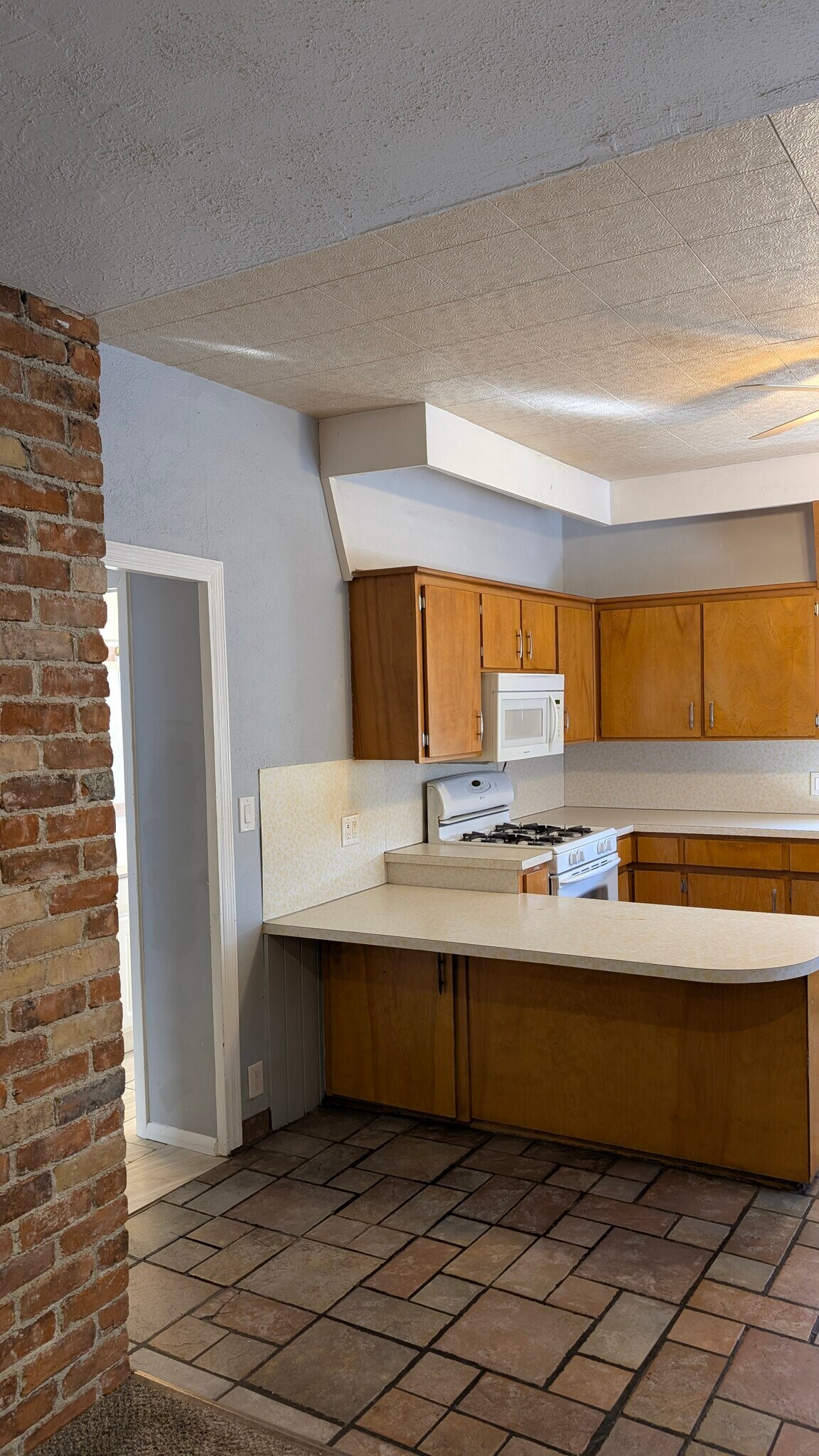 Kitchen - 2135 Adams Ave