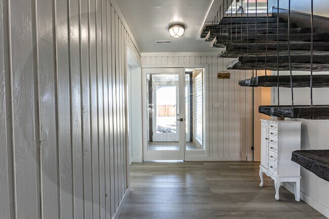 Building Photo - 1455 Edwards Dr