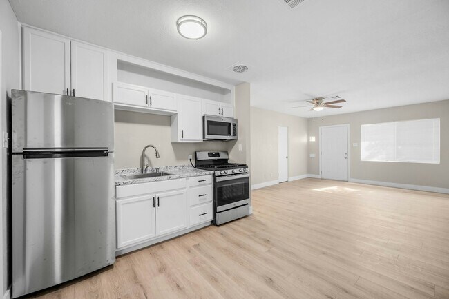 Building Photo - 3836 N 15th Ave