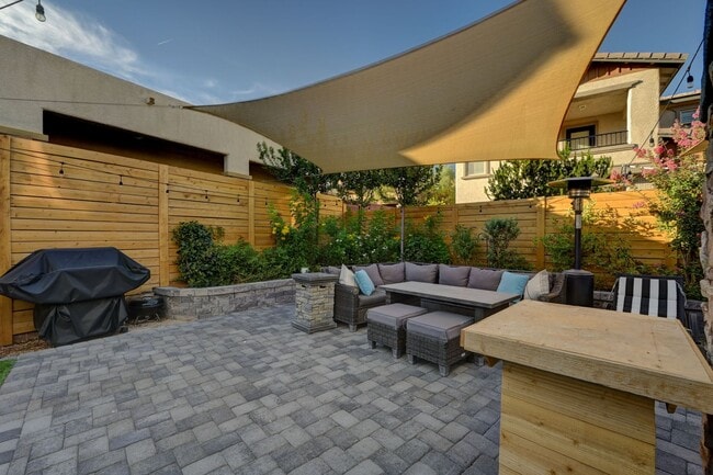 Building Photo - Spacious Summerlin Home Featuring Casita a...