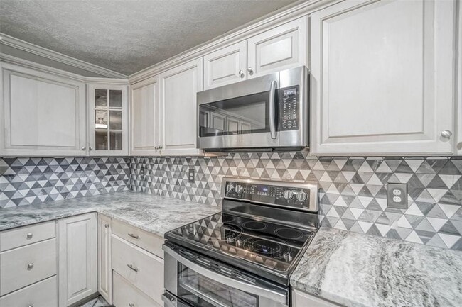 Building Photo - 215 Maple Leaf Dr