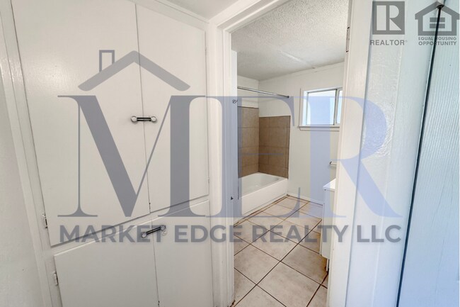 Building Photo - 3114 E Hubbell St