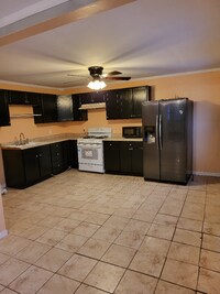 Building Photo - 107 Canaan St