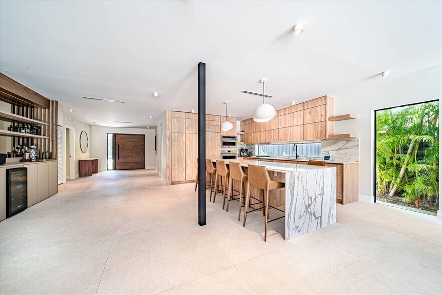 Building Photo - 7610 Bayside Ln