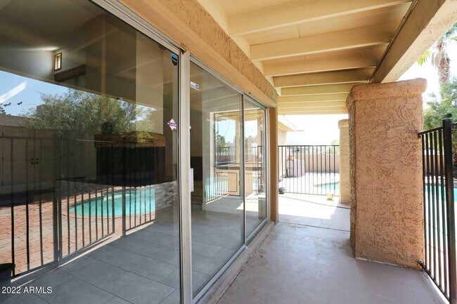 Building Photo - 8428 N 16th Pl