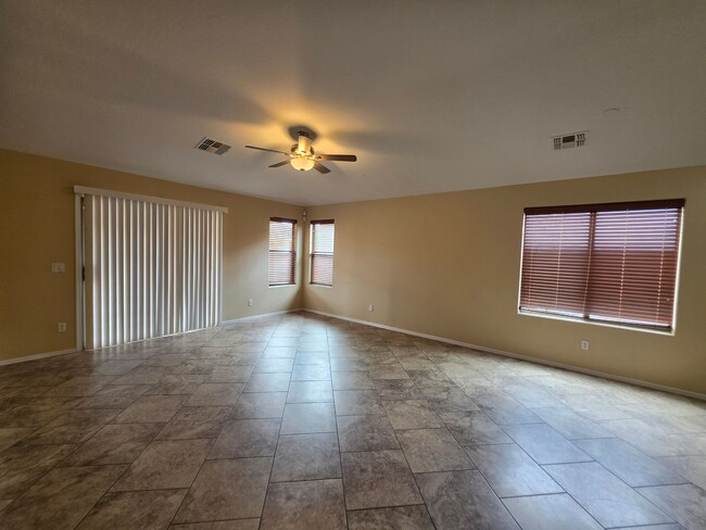 Building Photo - 7805 S 48th Ln