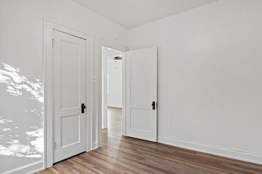 Building Photo - 402 Burlington Ave