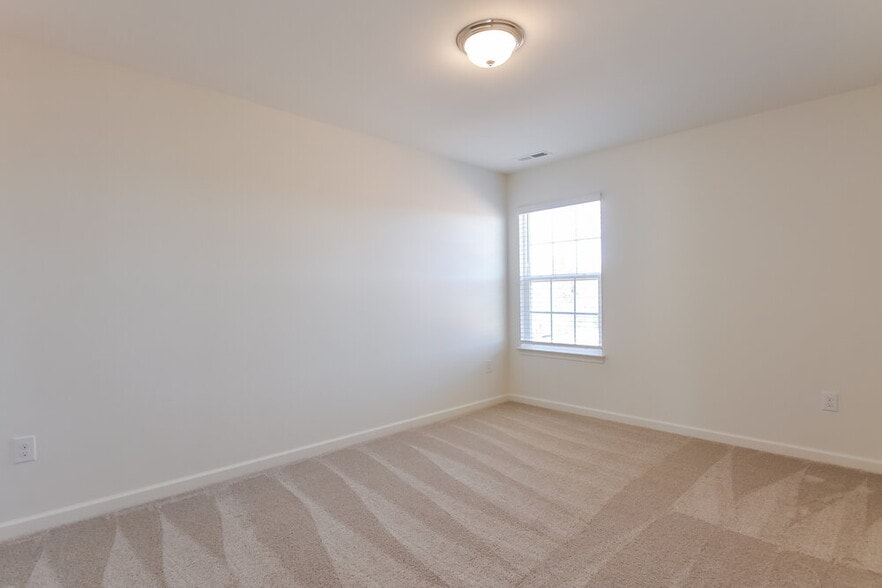 Building Photo - 21 Relict Dr