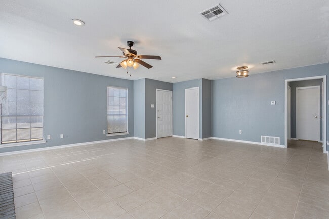 Building Photo - 3343 Chimney Pl Dr