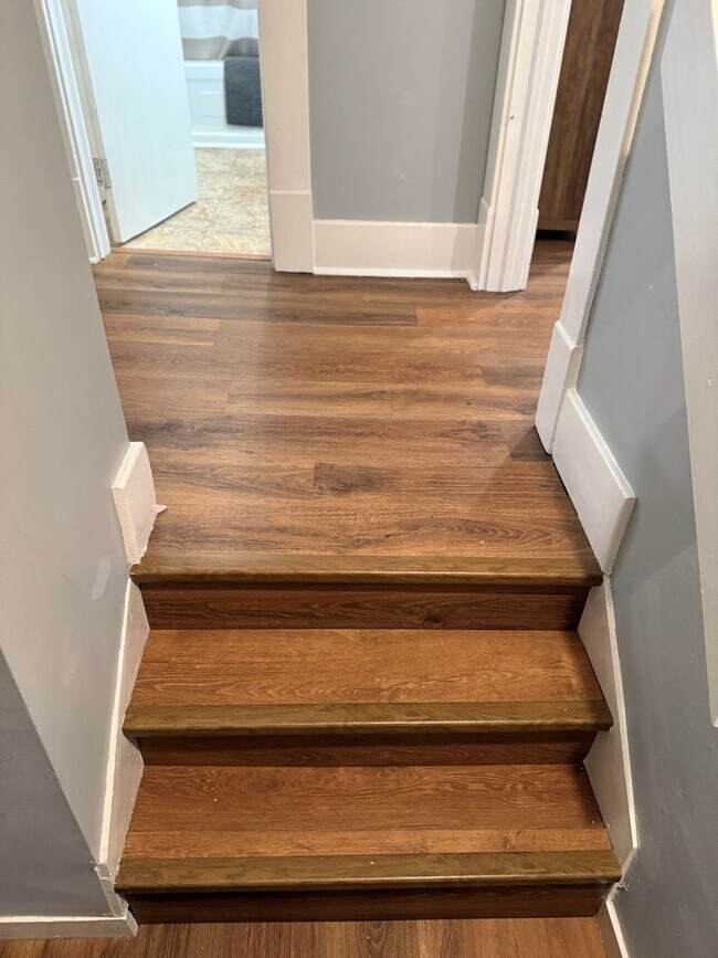 Building Photo - 1515 1/2 S Carson Ave