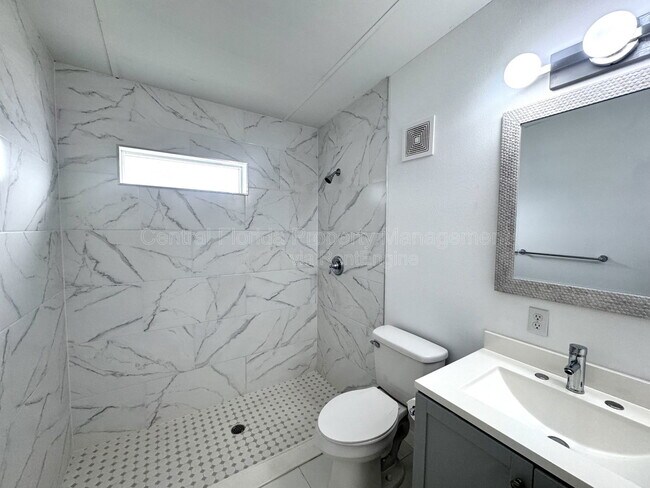 Building Photo - 1504 W 18th St