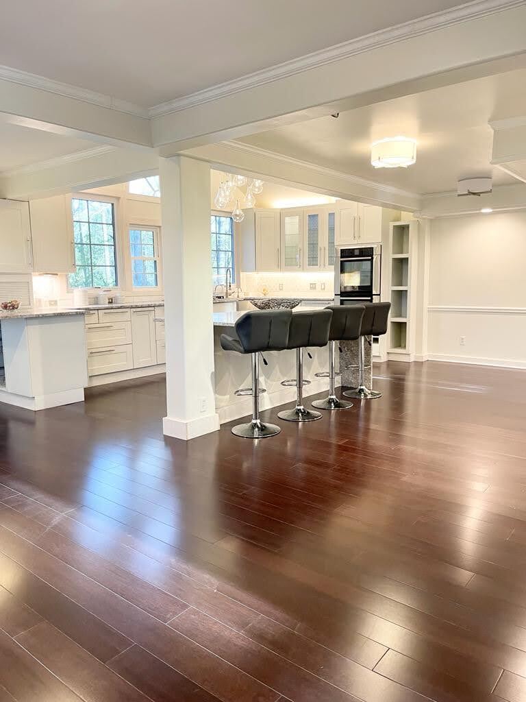 Building Photo - 915 Woodlawn Dr NE