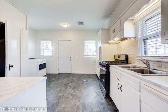Building Photo - Charming 3/1 Near TU! Make this your new home!