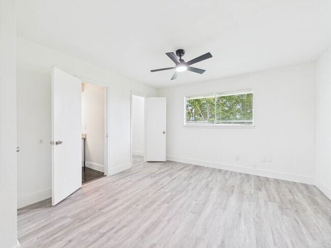 Building Photo - 5814 Fontenelle Dr