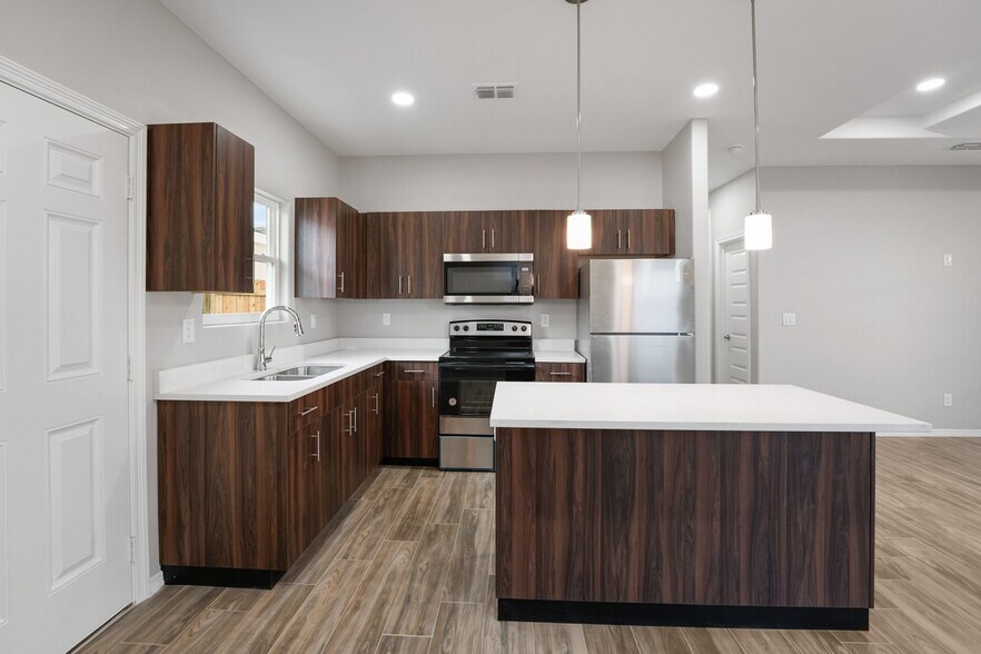 Building Photo - 84 E La Vista Ave