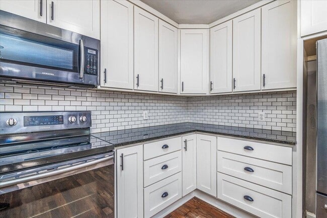 Building Photo - 5708 Bridlewood Dr