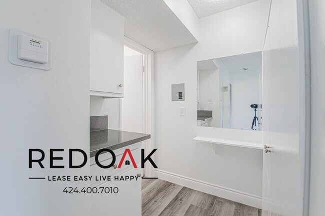 Building Photo - 12211 S Manor Dr