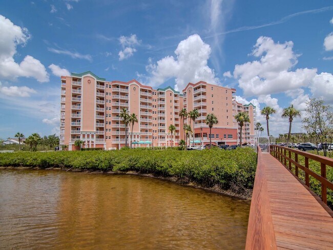 Building Photo - Waterfront Penthouse Living – Luxury 3 Bedroom / 2 Bath Condo on the Water