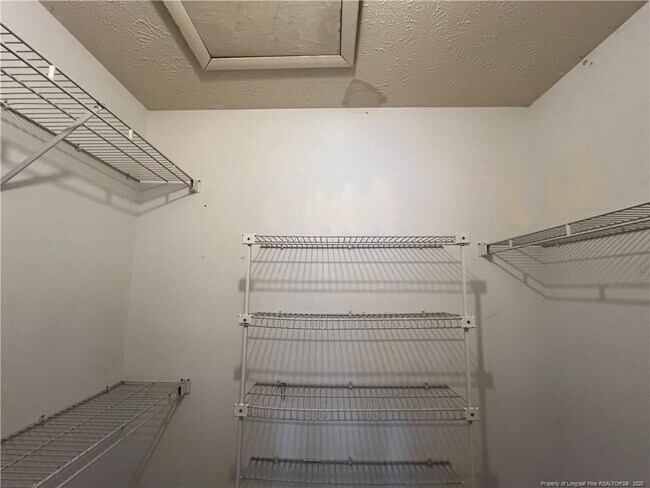 Building Photo - 663 Bartons Landing Pl