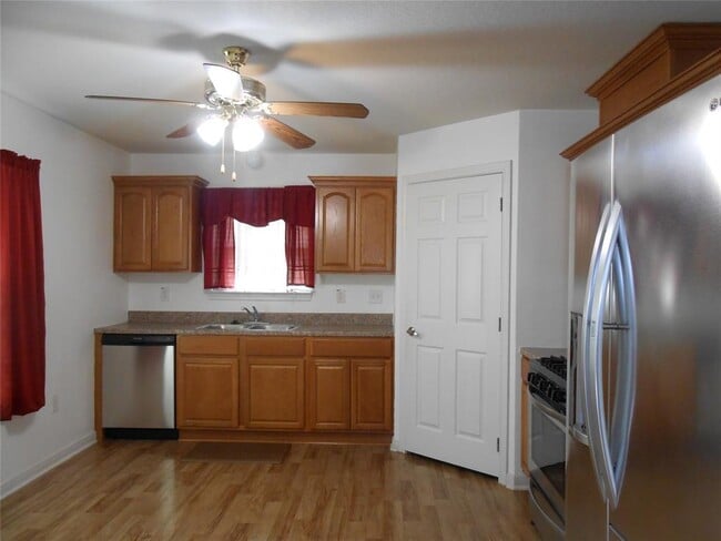 Building Photo - 617 N Vionett Ln
