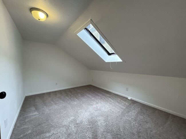 Building Photo - Large NW Portland Home Near Shops & Restaurants with Finished Basement & Bay Windows