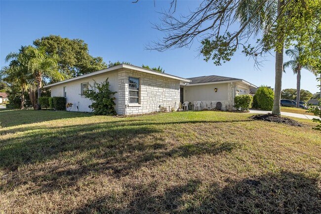Building Photo - 8015 San Fernando Dr