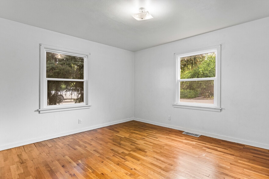 Building Photo - 644 Avenue F