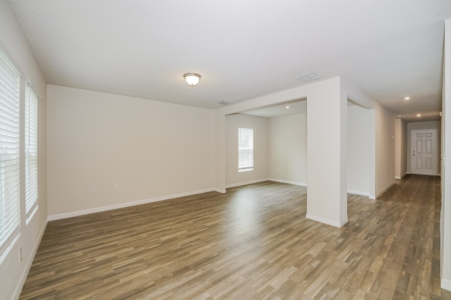 Building Photo - 6830 N Pavilion Loop