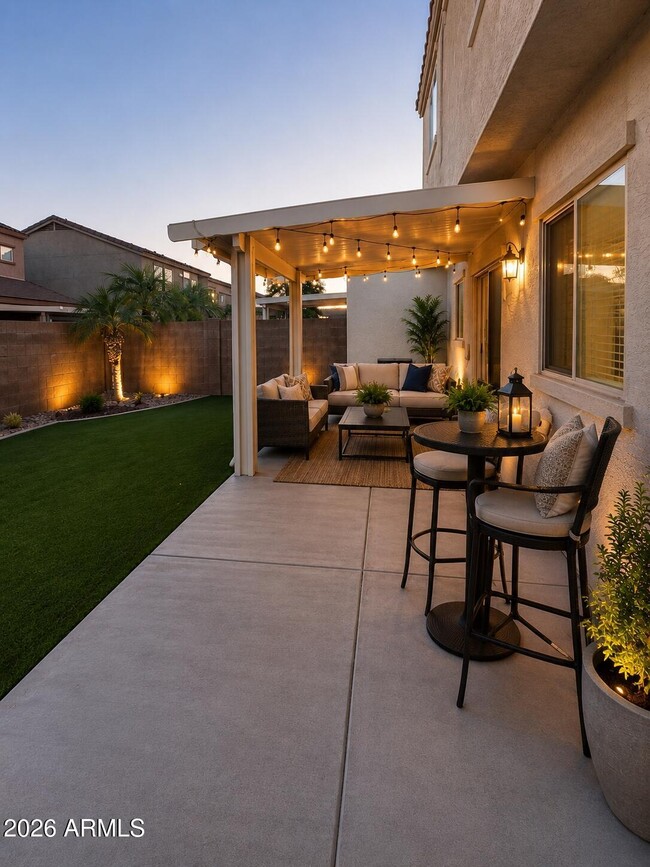 Building Photo - 8773 W Dahlia Dr