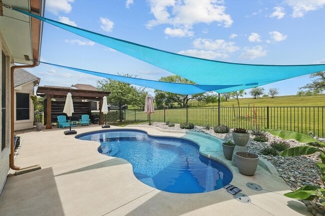 Building Photo - 10701 Los Rios Dr
